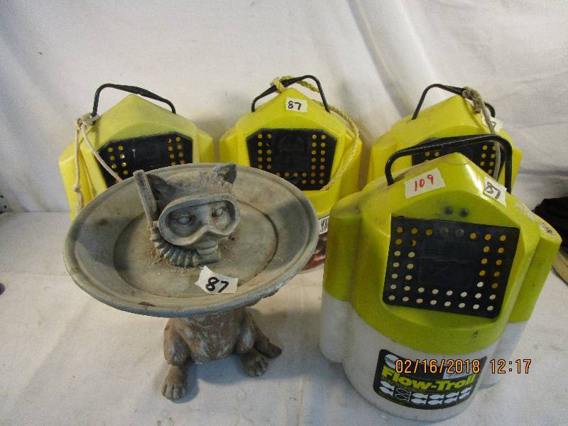 lot 109 image: Minnow Buckets and Bird Feeder