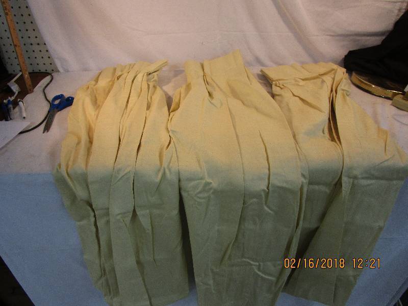 lot 110 image: 3-Drape Sections
