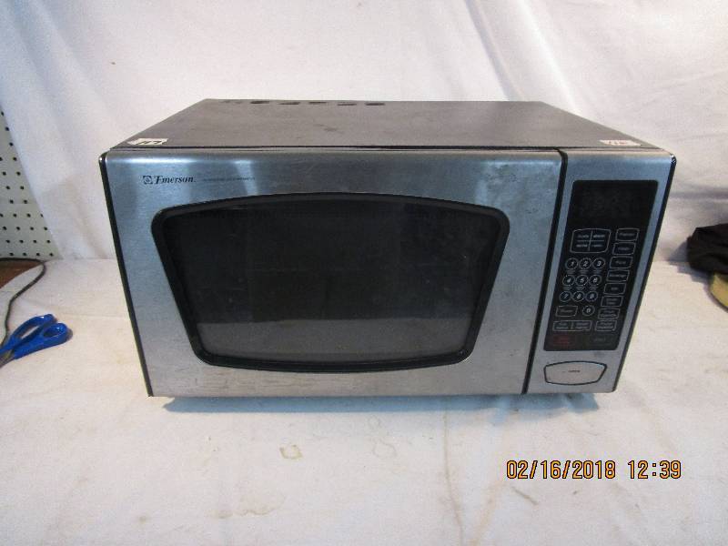 lot 116 image: Emerson Microwave
