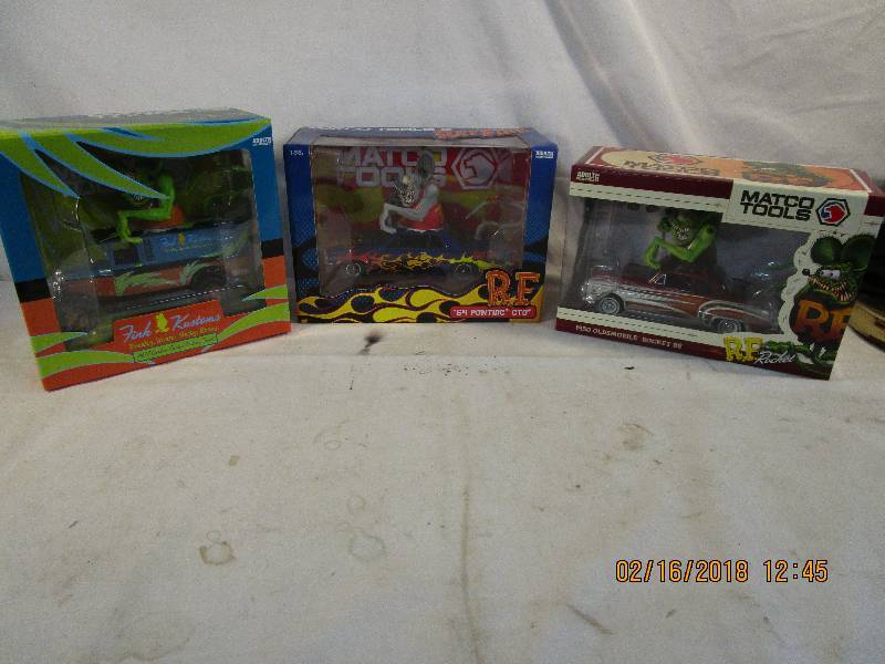 lot 117 image: Ratfink Figurines