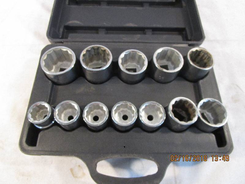 lot 132 image: Sockets 34