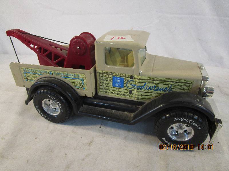 lot 136 image: Toy Nylint Wrecker Metal