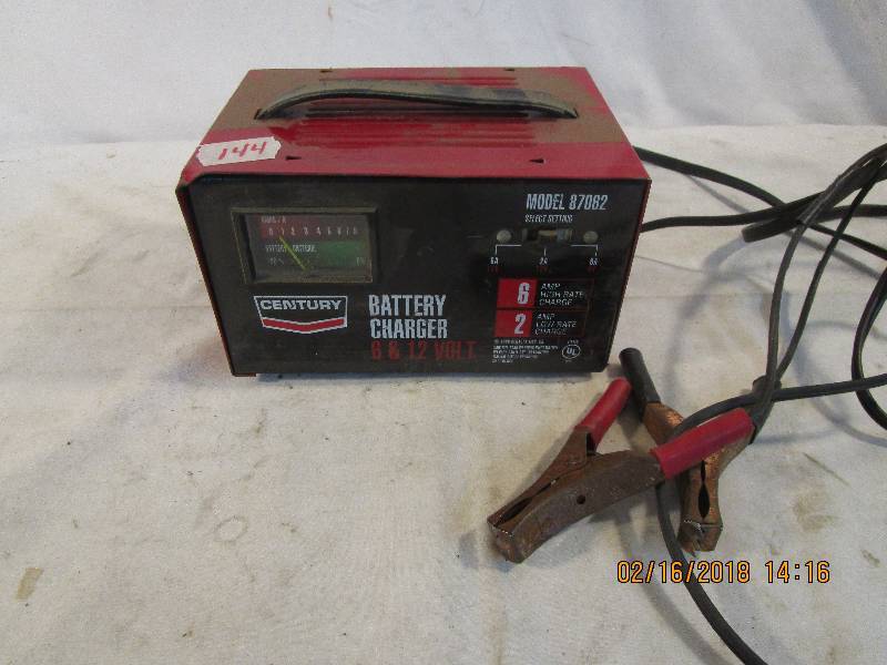 lot 144 image: 612 Volt Charger