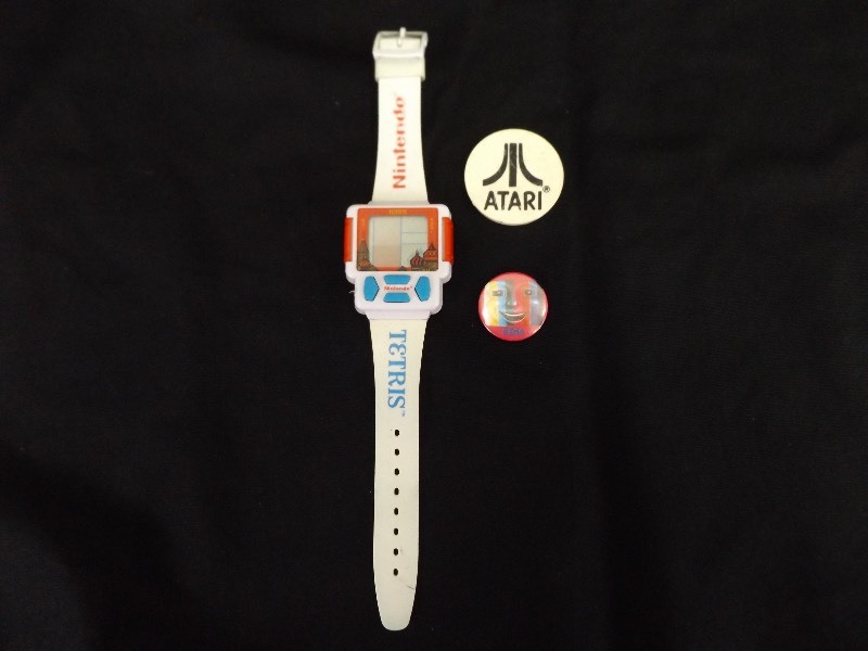 lot 16 image: Vintage Nintendo Tetris, Atari and Sega Collectibles