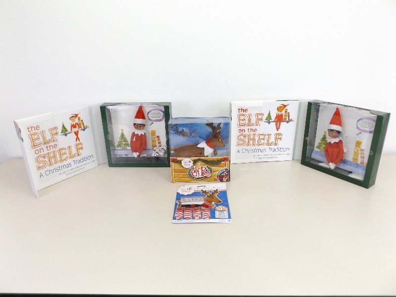lot 23 image: NEW Elf on the Shelf Elves, Reindeer, and Accessories