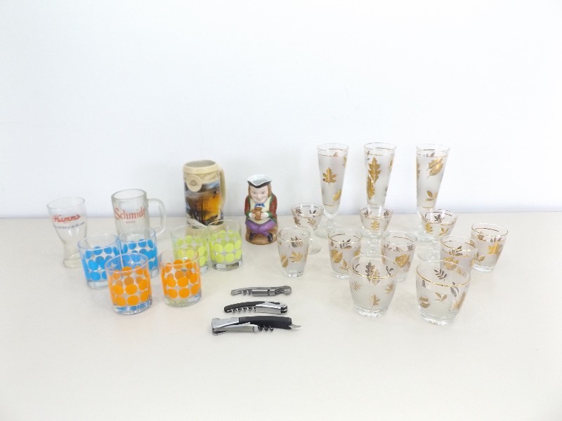 lot 39 image: Large Lot of Vintage Bar Ware
