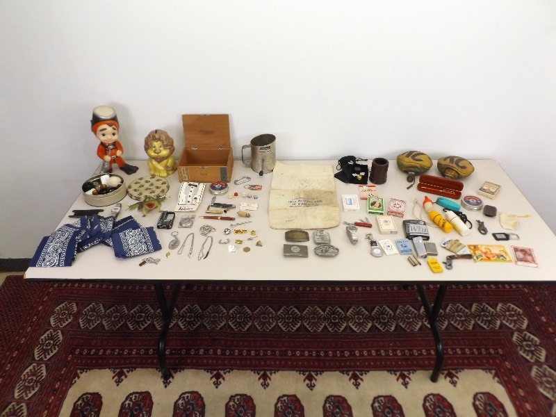 lot 40 image: Lot of Misc Collectibles