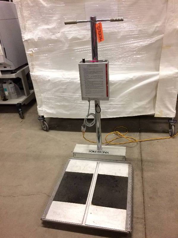 lot 1 image: WOW 880lb Capacity Professional Scale-Tronix 6006  5005 Digital Wheelchair Bariatric Patient Stand-on With Handlebars Scale Great For Animals & Livestock too - Excellent Working Condition