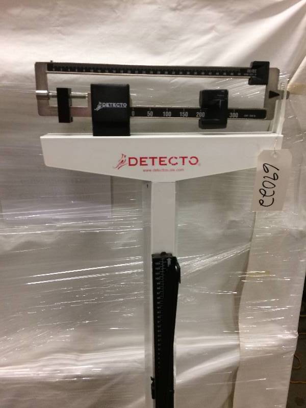 lot 22 image: Detecto Mechanical Eye-Level Physician Scale