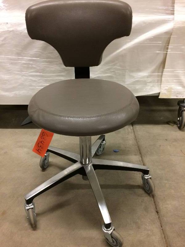 lot 25 image: Keilhauer Armless Mobile Office Chair