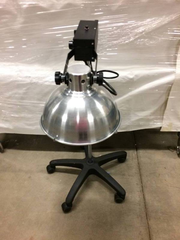 lot 29 image: Brandt Adjustable Infra-Red Lamp with Timer & Variable Heat Control Light