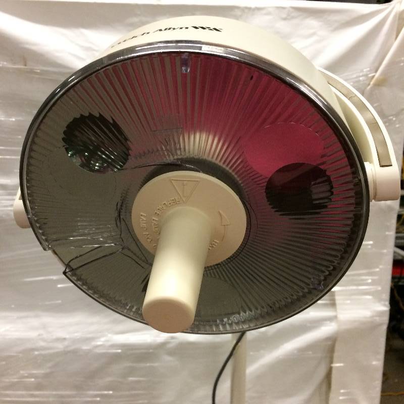 lot 30 image: Welch Allyn 44200 LS200 Procedure Light