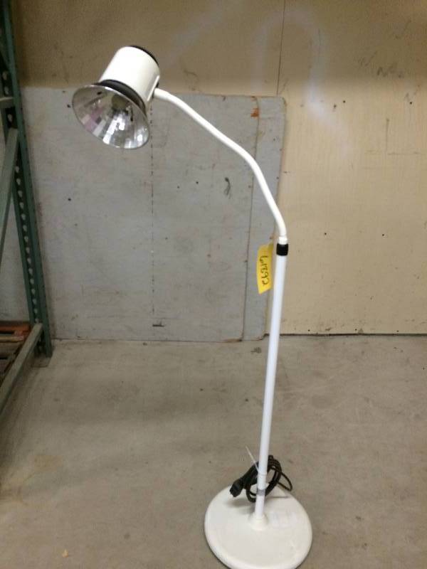 lot 27 image: Stationary Gooseneck Brewer Professional Products Arched Adjustable Medical Exam Multi-faceted Reflector Light Lamp and Exam Lamp - Excellent Condition - WhiteBlack