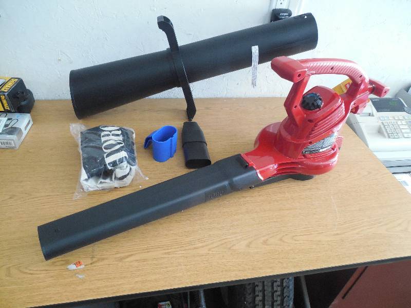 lot 9 image: Toro Ultra 250 MPH 350 CFM Electric 12 Amp BlowerVacuumMulcher