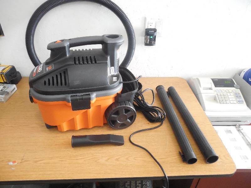 lot 13 image: RIDGID 4 Gal. 5.0-Peak HP Portable Wet Dry Vac