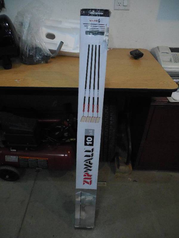 lot 31 image: ZipWall ZP4 Contains 4 10 ft. Steel Spring Loaded Poles 4-Heads, 4-Plates, 4-Tethers, 4-Grip Disks, 2-Zippers and 1-Carry Bag