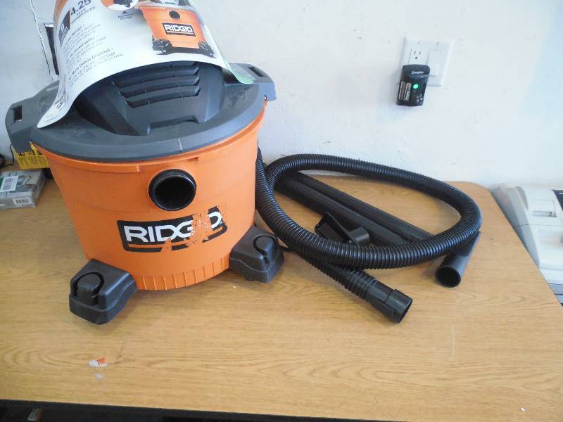 lot 34 image: RIDGID 9 Gal. 4.25-Peak HP Wet Dry Vac