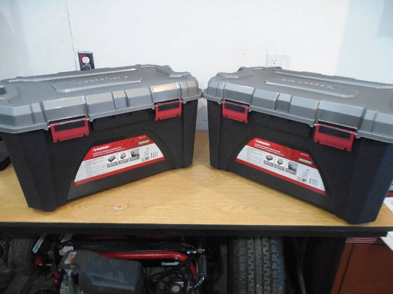lot 27 image: (2) Husky 20 Gal. Storage Tote