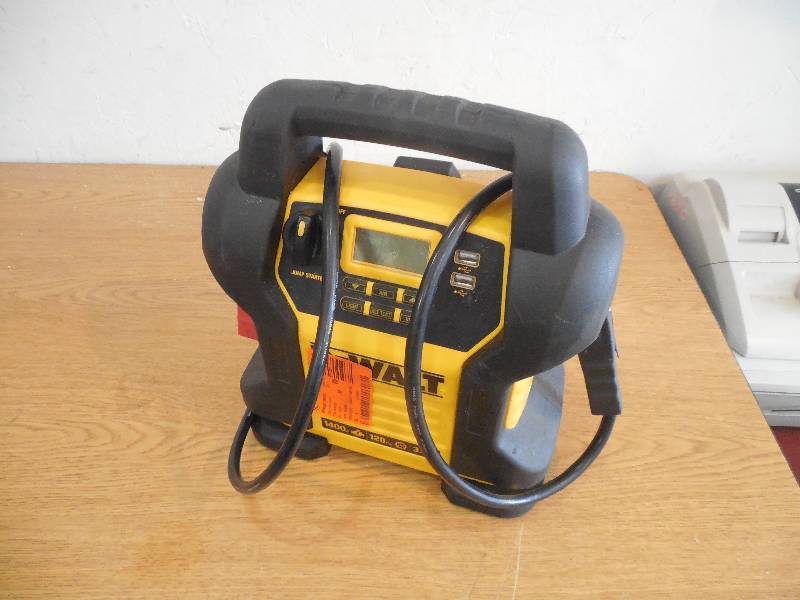 lot 70 image: DEWALT 1400 Peak Amp Jump Starter with Digital Compressor