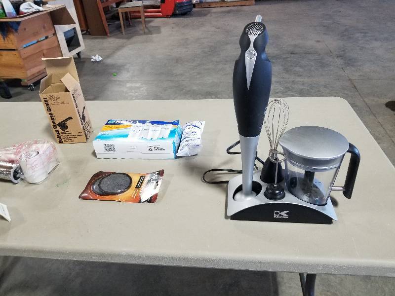 lot 6 image: Kalorik MixerBlender set with Various other kitchen items - Used