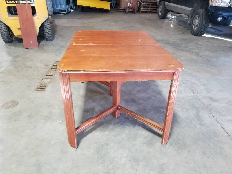 lot 19 image: VintageAntique Dining Room Table