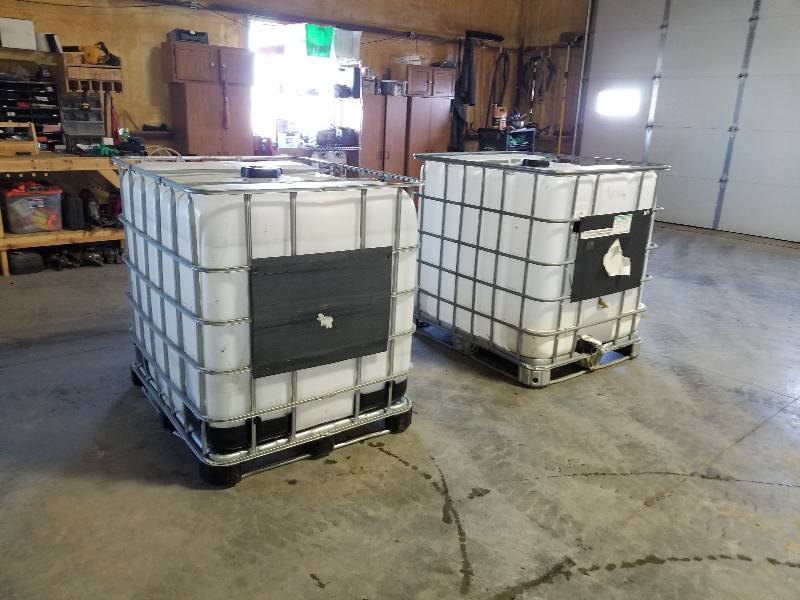 lot 20 image: 2 Used Empty 250 gal Shuttles