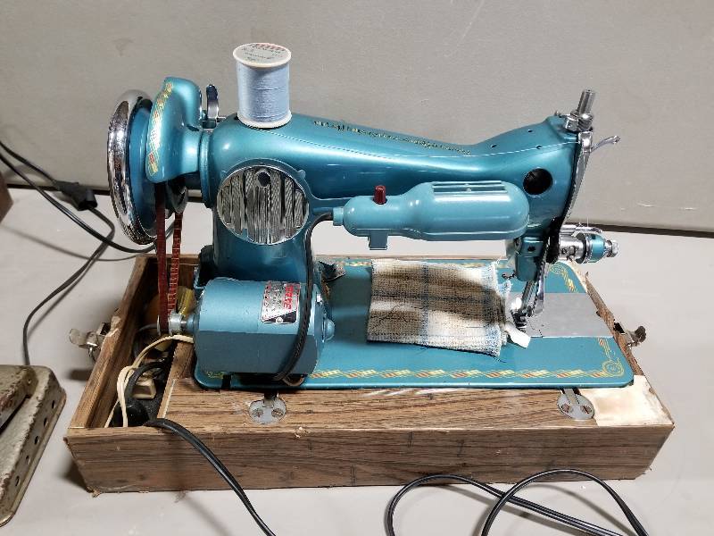 lot 22 image: Vintage Morse Deluxe 200 Sewing Machine in Beautiful Condition along with Sewing Machine Table