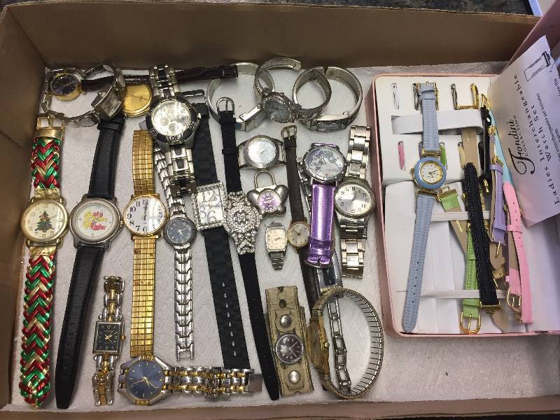 lot 4 image: Watches - Mens & Womens
