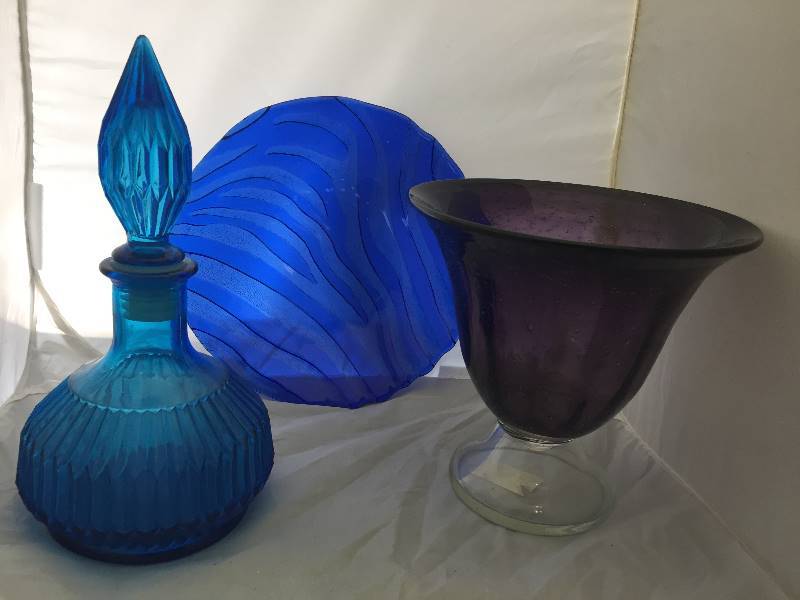 lot 17 image: Art Glass Purple & Blue