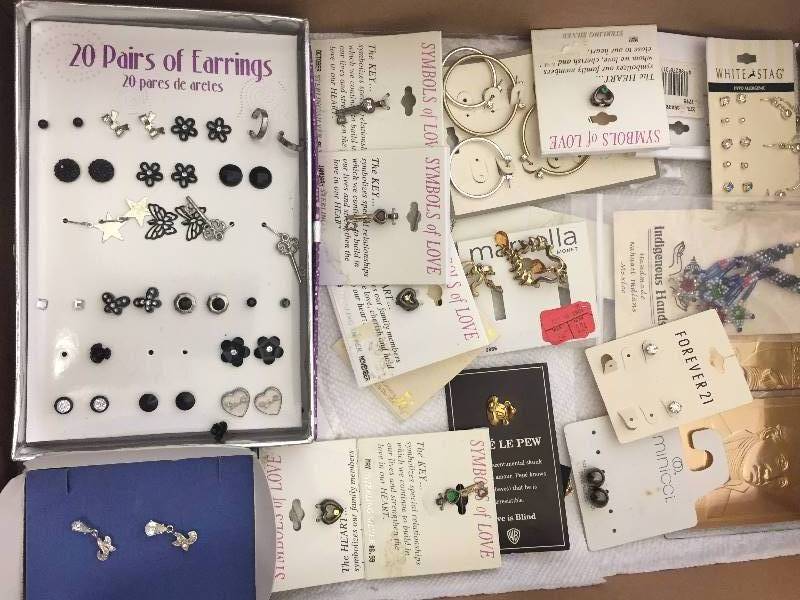 lot 21 image: Costume Jewelry