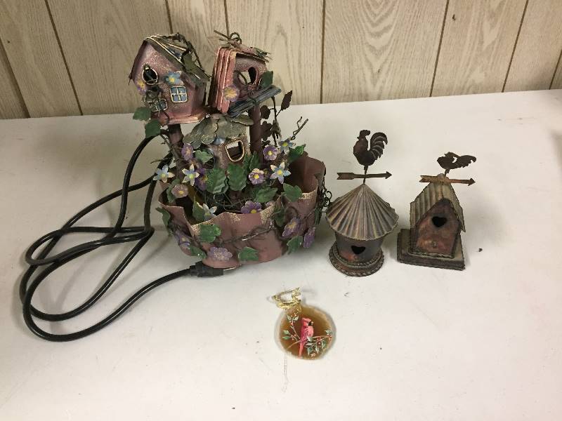 lot 34 image: Birdhouse dcor - Water Pump