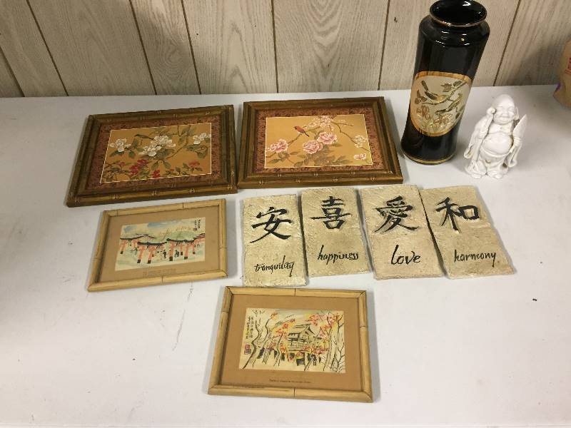 lot 35 image: Asian Decoratives - Vase, Pictures