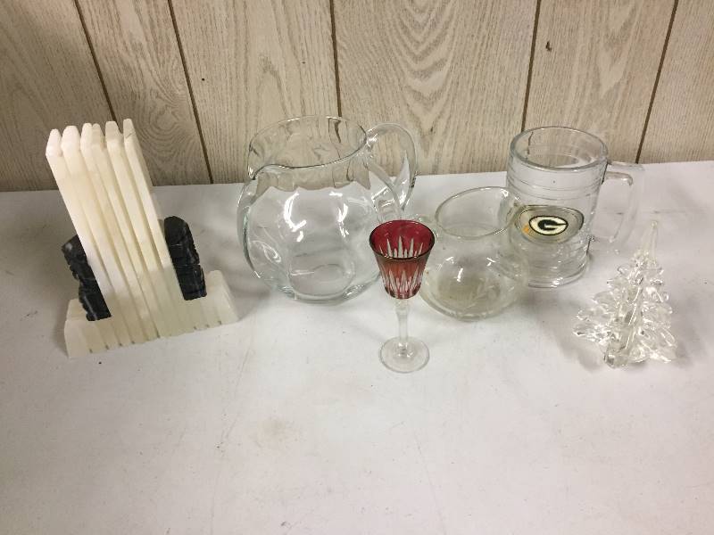 lot 51 image: Glass Pitchers, Packers Mug, Onyx Bookends