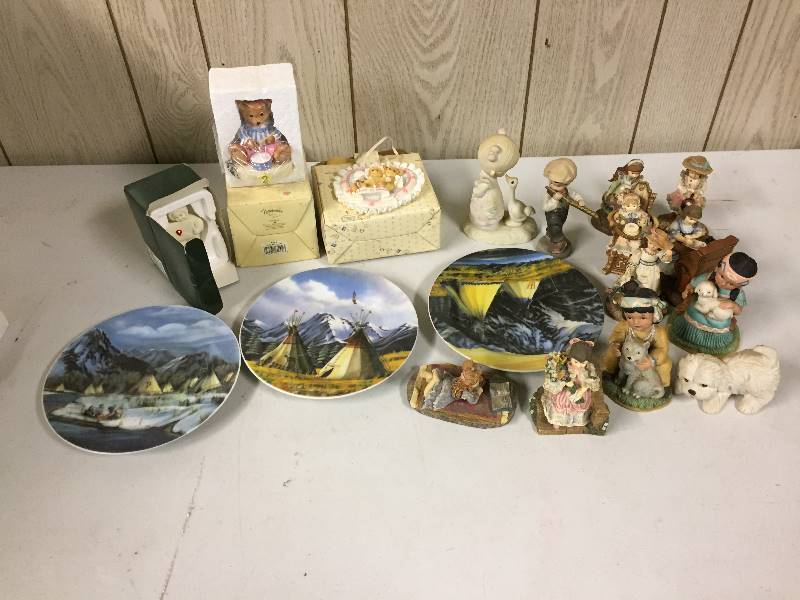 lot 53 image: Enesco Figuirines, Plates, More