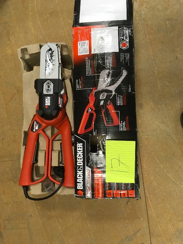 Black and Decker 6in. 4.5 Amp Corded Electric Alligator Garden Lopper in great condition