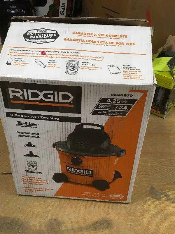 RIDGID 9 Gal. 4.25-Peak HP Wet Dry Vac in working condition
