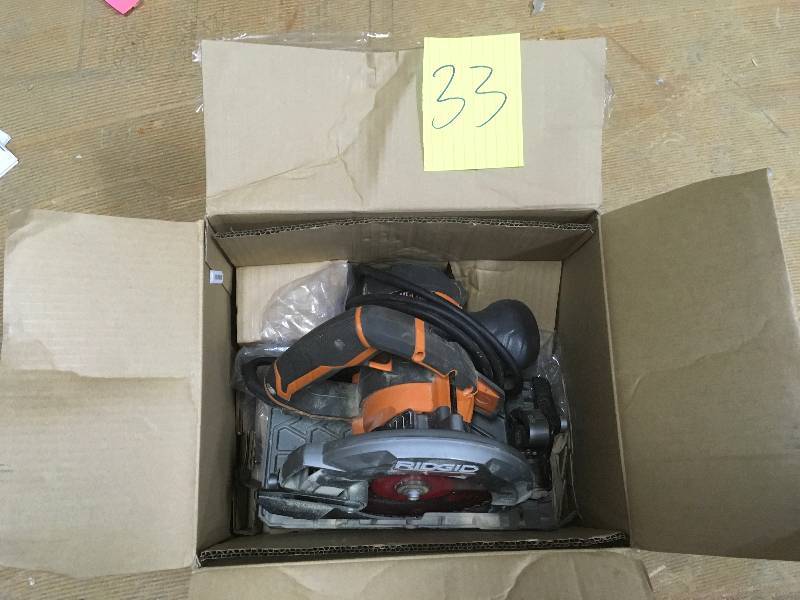 RIDGID Fuego 12 Amp 6-12 in. Magnesium Compact Framing Circular Saw in working condition