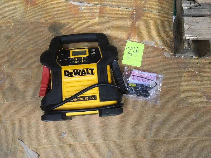 DEWALT 1400 Peak Amp Jump Starter with Digital Compressor in working condition