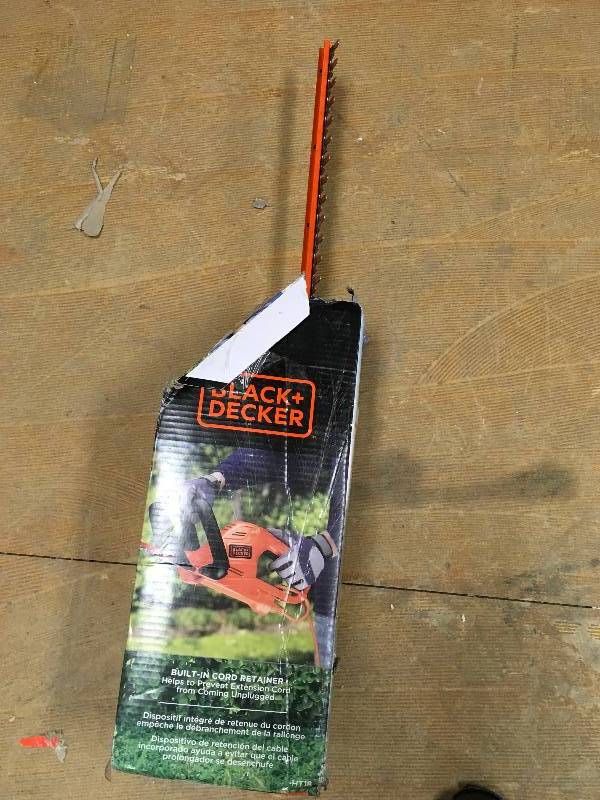 BLACKDECKER 18 in. 3.5-Amp Corded Electric Hedge Trimmer
