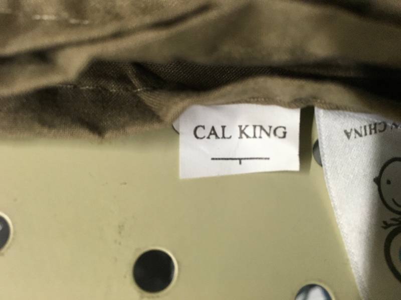 lot 3 image: Cal King sheet set