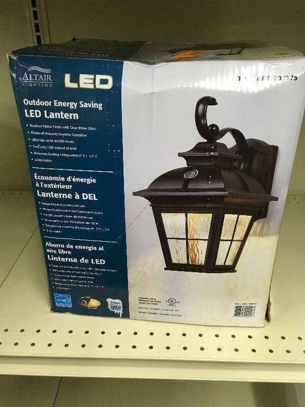 lot 40 image: ALTAIR COACH LIGHT F17, MSRP $34.99