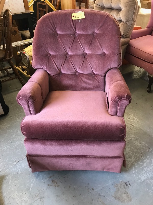 CUSHIONED CHAIR
