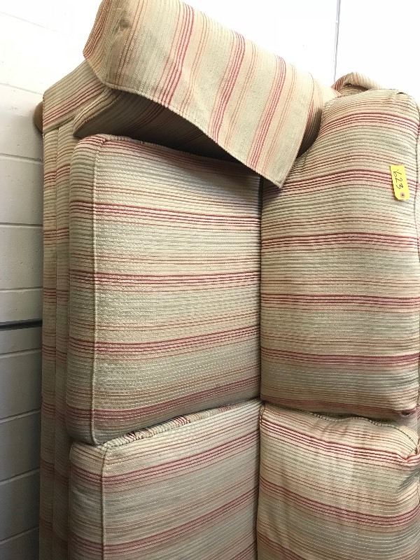 OVERSIZED LOVESEAT