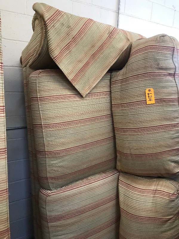 OVERSIZED LOVESEAT