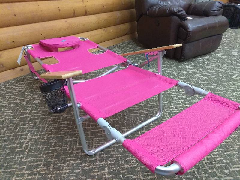 lot 8 image: Ostrich 3-n-1 Lounge Beach Chair - Pink