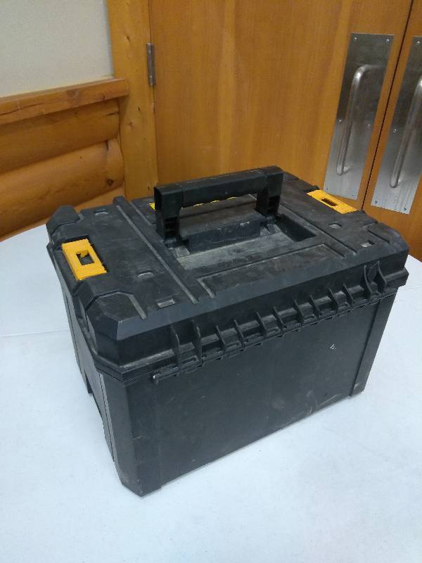 lot 30 image: DEWALT 20-Volt MAX Lithium-Ion Red Rotary Red Laser Level with Battery 2Ah, Charger and TSTAK Storage Case