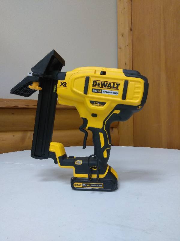 lot 31 image: DEWALT 20-Volt MAX XR Lithium-Ion Cordless 18-Gauge Flooring Stapler with Battery