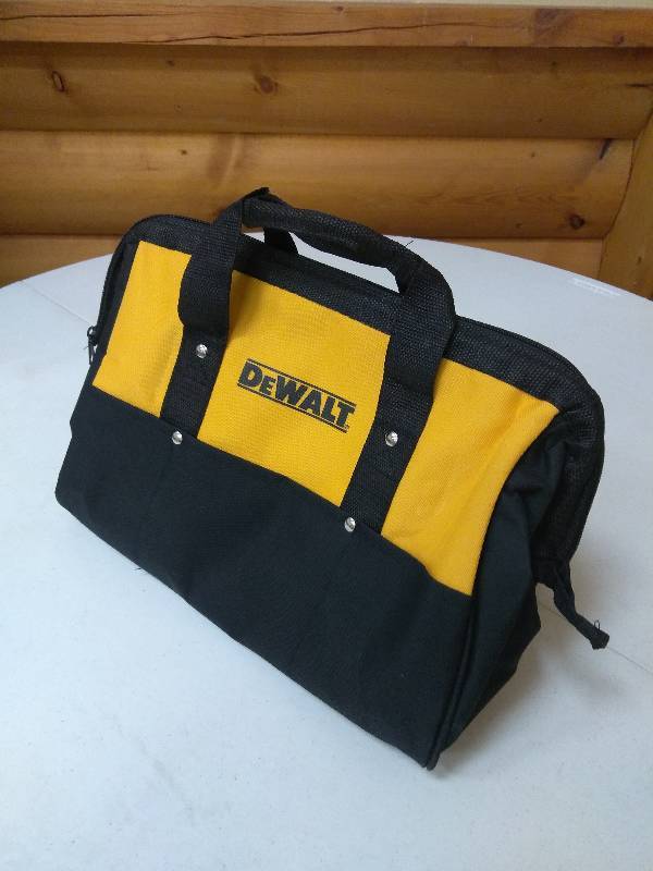 lot 32 image: DEWALT 20-Volt MAX XR Lithium-Ion Starter Kit with Premium Battery Pack 5.0Ah, Charger and Kit Bag