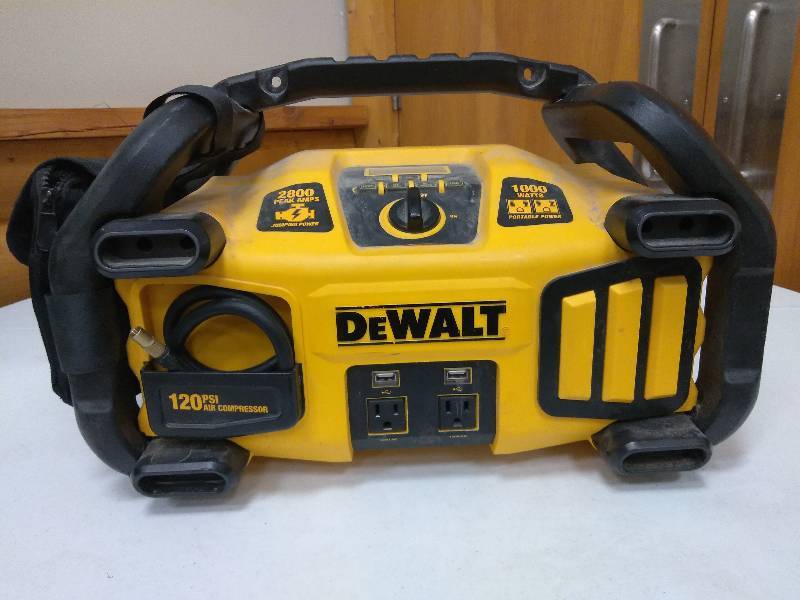 DEWALT 2800 Peak Amp Jump Starter 1000 Watt Power Inverter with