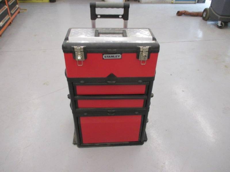 lot 9 image: Stanley Rolling Tool Box